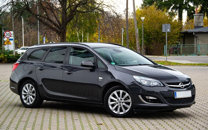 Opel Astra cena 26900 przebieg: 210000, rok produkcji 2013 z Nisko małe 562